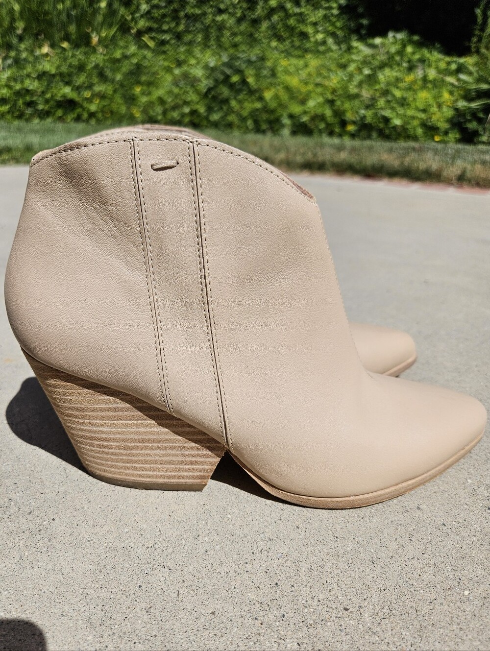 Eileen Fisher Vero Cuio Nude Leather Stacked Wedge Booties 8.5 Pointed Toe